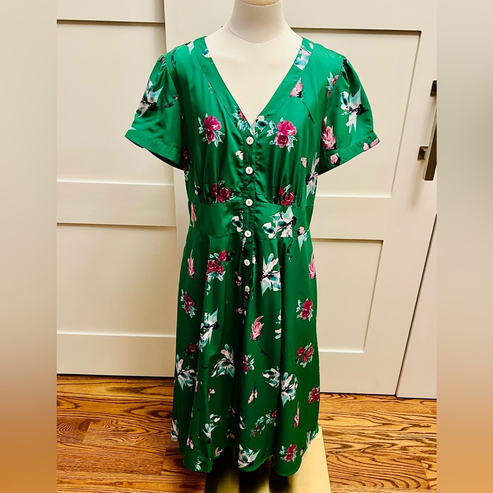 Green Floral V-Neck Button Front Dress